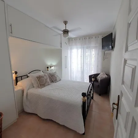 아파트 Cosy Flat Near Golf Club - Heated Pool, Terrace, Garden, Wi-fi 산미겔데아보나