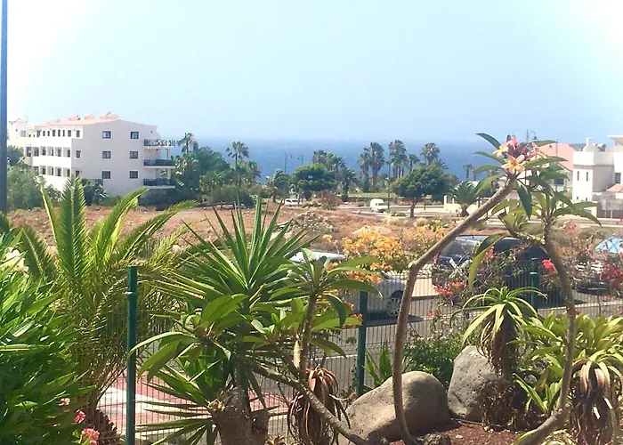 Cosy Flat Near Golf Club - Heated Pool, Terrace, Garden, Wi-fi Apartment San Miguel de Abona
