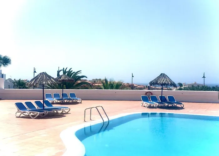 Apartment Cosy Flat Near Golf Club - Heated Pool, Terrace, Garden, Wi-fi