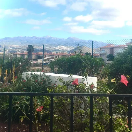 Cosy Flat Near Golf Club - Heated Pool, Terrace, Garden, Wi-fi San Miguel de Abona