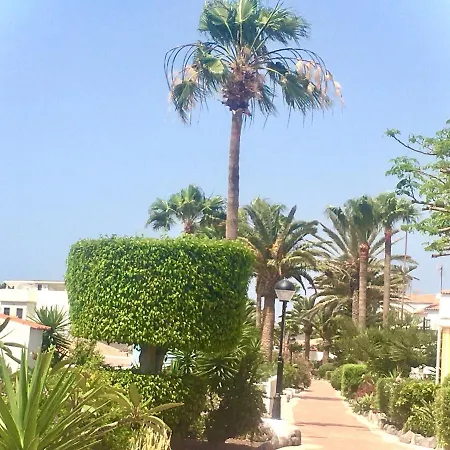 Cosy Flat Near Golf Club - Heated Pool, Terrace, Garden, Wi-fi *