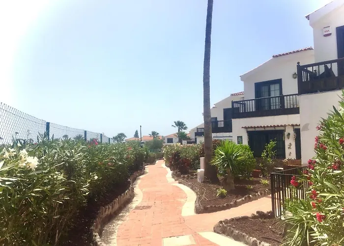 Cosy Flat Near Golf Club - Heated Pool, Terrace, Garden, Wi-fi *